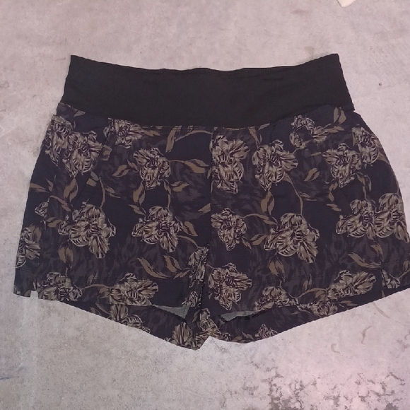 Athleta Pants - Athleta Trekkie North Printed Short Black and Tan Floral Athletic Shorts Size 10